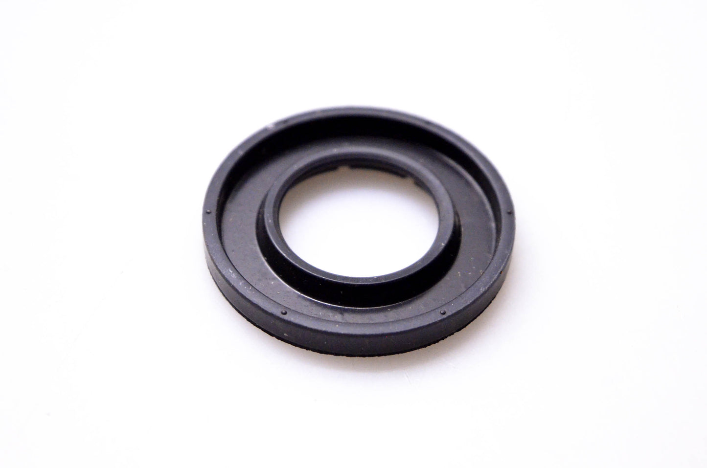 New OEM Briggs & Stratton 692020 Oil Seal NOS