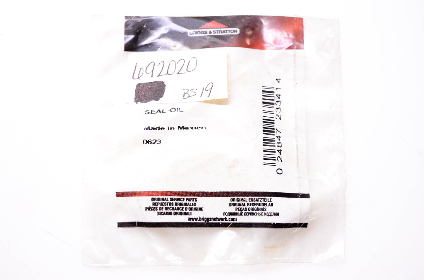 New OEM Briggs & Stratton 692020 Oil Seal NOS