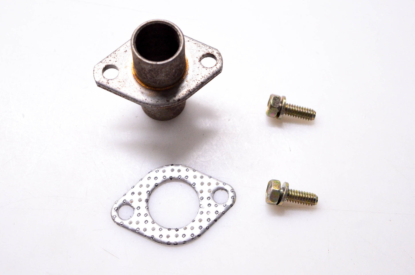 New OEM Briggs & Stratton 398349, 691970 Exhaust Port Liner NOS
