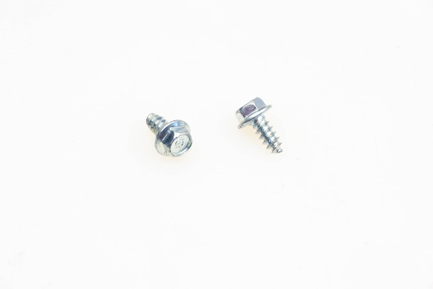 New OEM Briggs & Stratton 93705 Hex Head Screws Qty 2 NOS