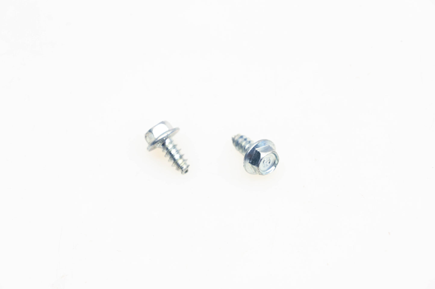 New OEM Briggs & Stratton 93705 Hex Head Screws Qty 2 NOS