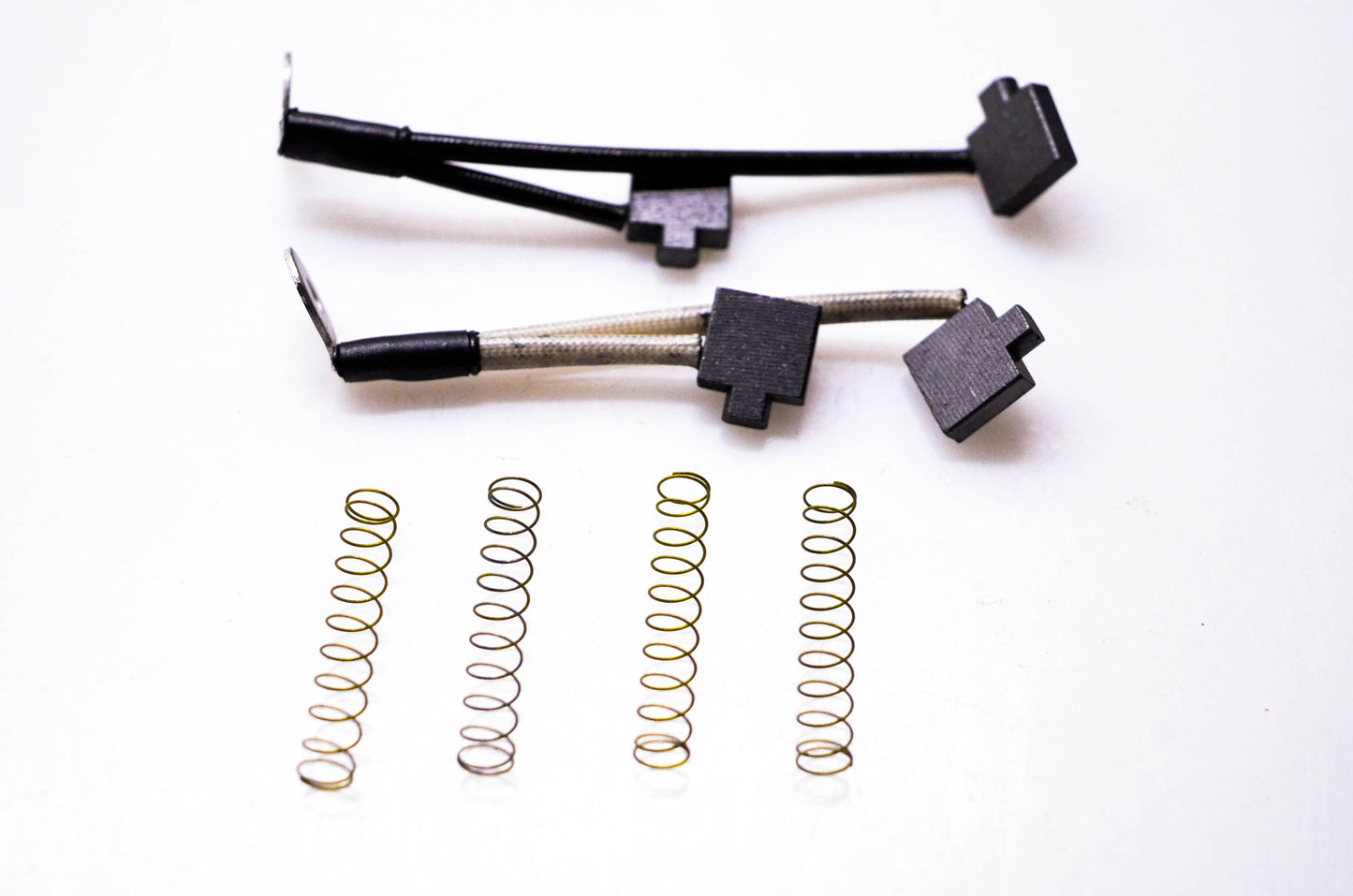 New OEM Briggs & Stratton 393612 Brush Kit NOS