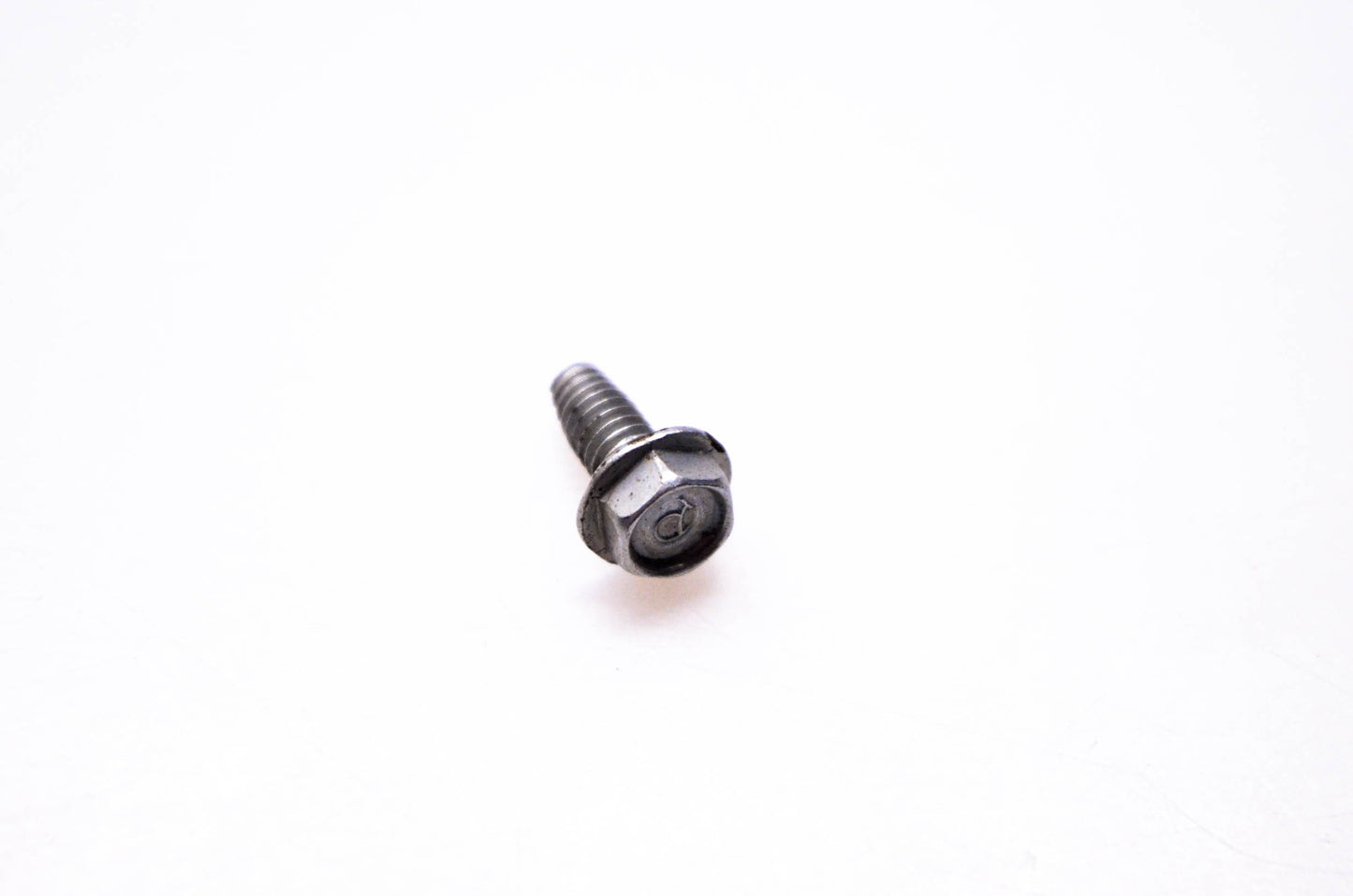 New OEM Briggs & Stratton 93705 Screw NOS