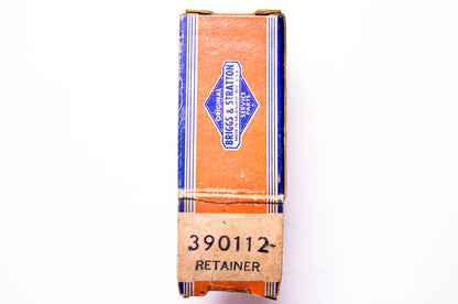 New OEM Briggs & Stratton 390112 Retainer NOS