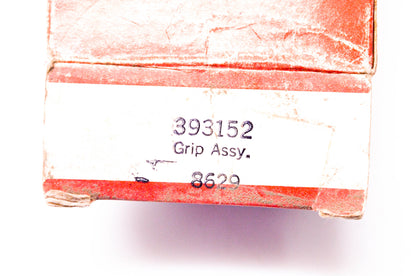 New OEM Briggs & Stratton 393152 Grip Assembly NOS