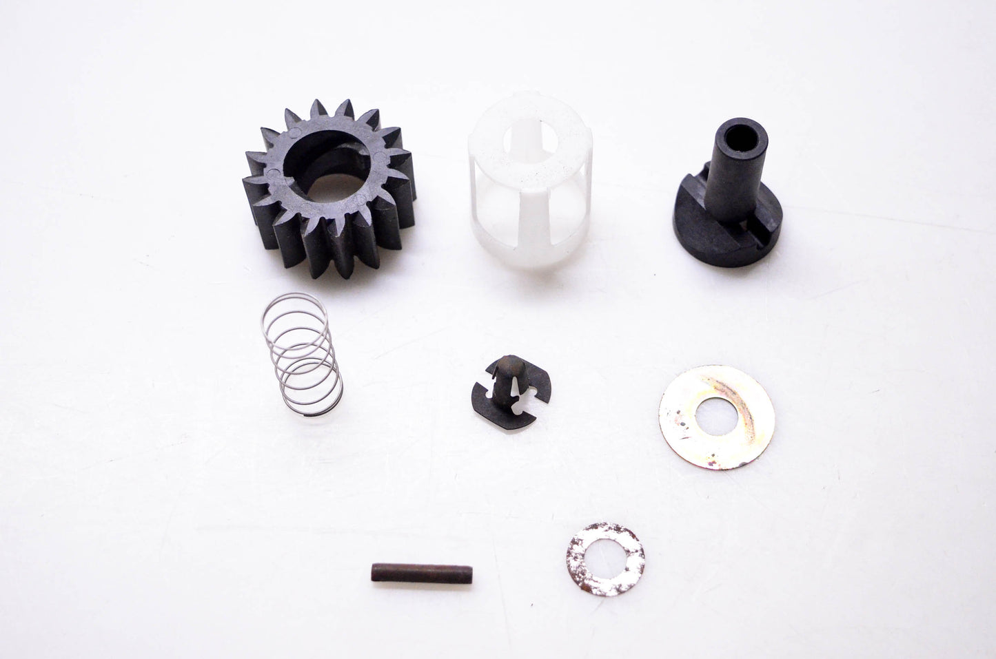 New OEM Briggs & Stratton 492360 Spring Kit NOS