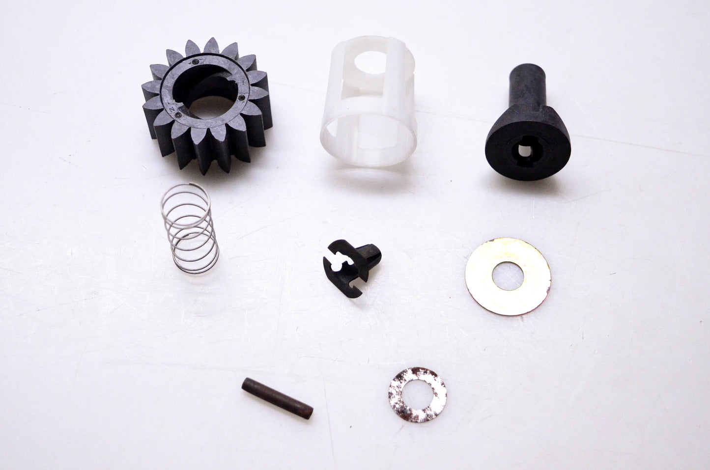 New OEM Briggs & Stratton 492360 Spring Kit NOS