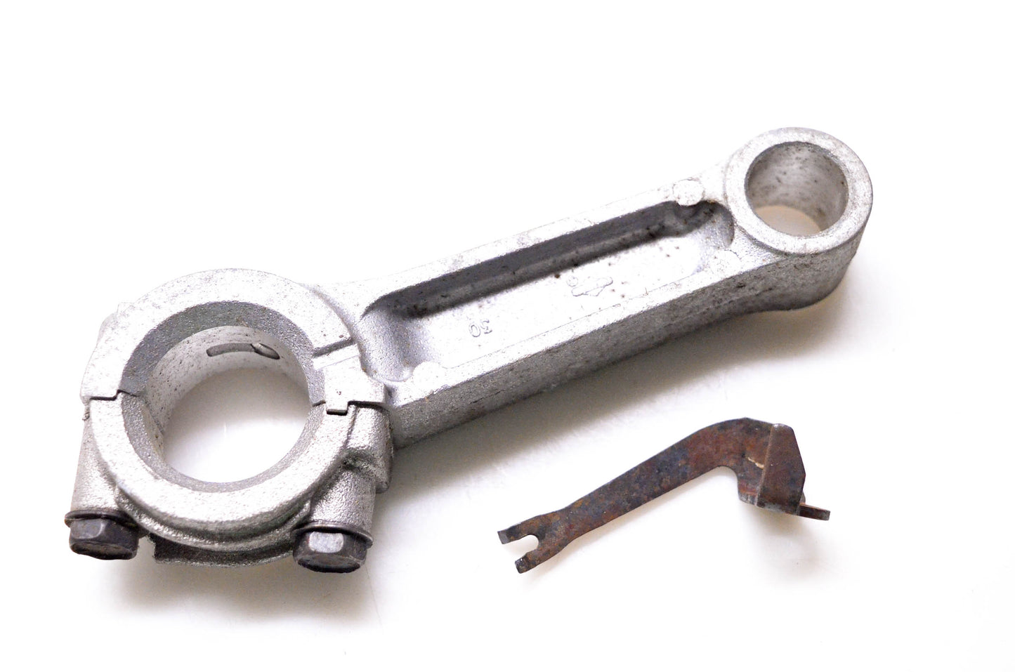 New OEM Briggs & Stratton 490348 Connecting Rod NOS