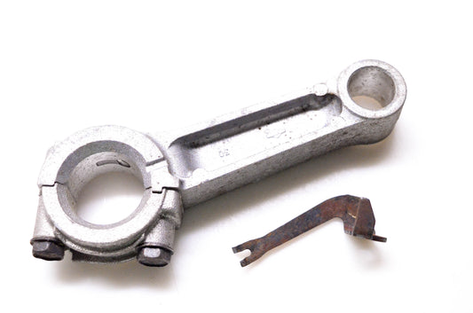 New OEM Briggs & Stratton 490348 Connecting Rod NOS