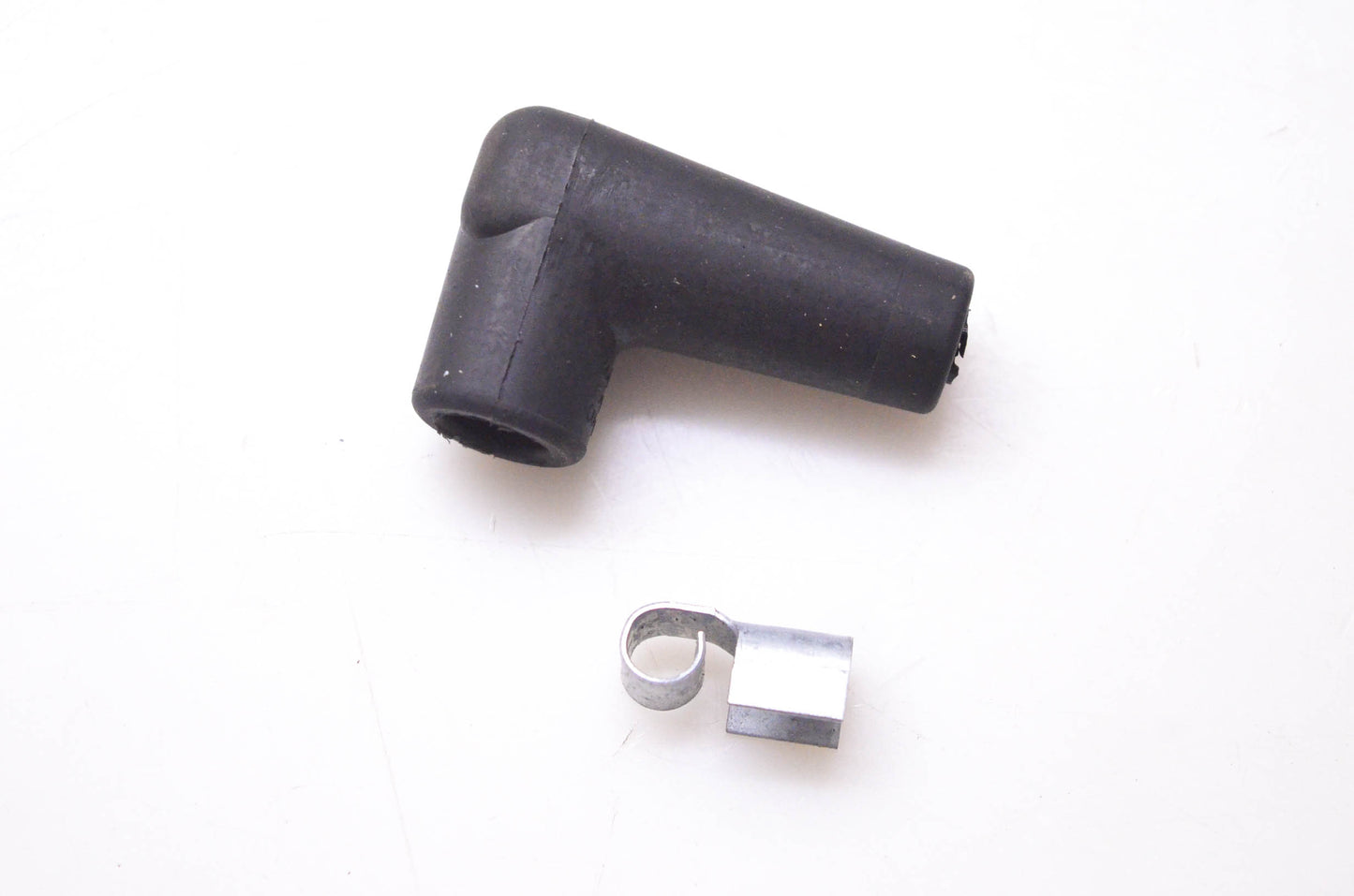 New OEM Tecumseh 610118 Spark Plug Boot NOS