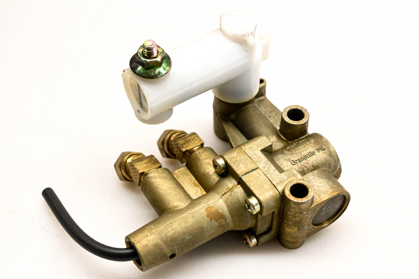 Mack 20QE2631P2 Hadley Leveling Valve NOS