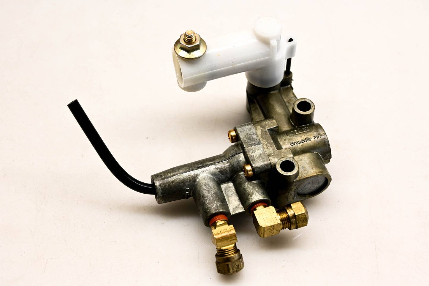 Mack 25069734 Height Control Valve NOS