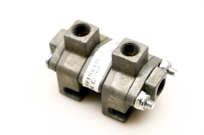 Mack 20QE2344, 25156277 Shuttle Valve NOS