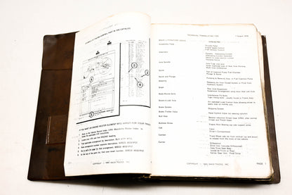 Mack AY010-17 1985 Model R688ST Customized Parts Book