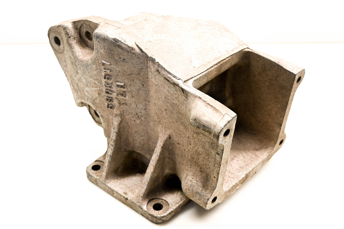 Mack 58QK517 Lefthand Mount Bracket NOS