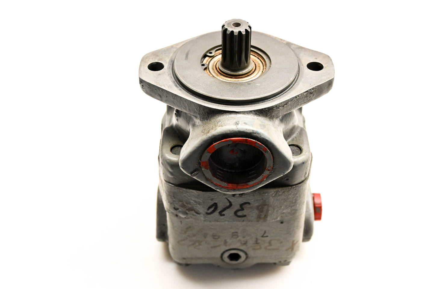 Mack 38QC367P8, 25164755 Vickers Power Steering Pump NOS
