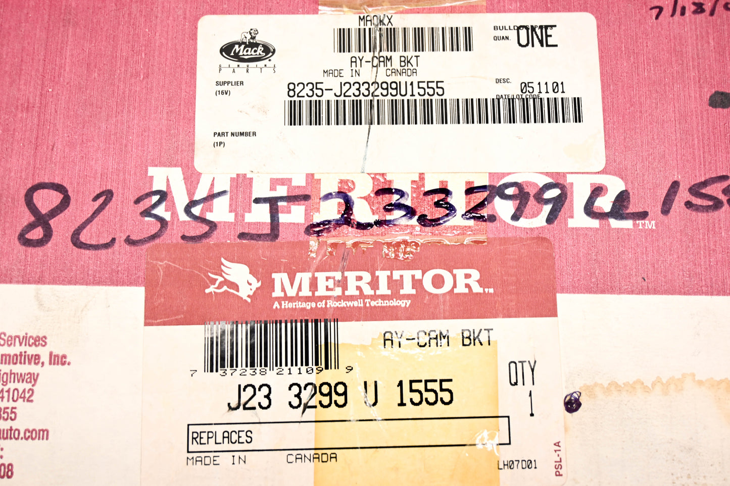 Mack J233299U1555, 8235-J233299U1555 Meritor Camshaft Bracket NOS