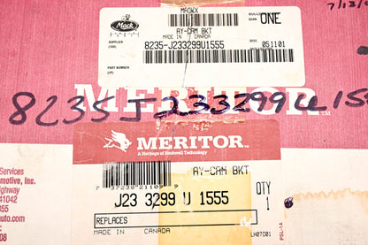 Mack J233299U1555, 8235-J233299U1555 Meritor Camshaft Bracket NOS