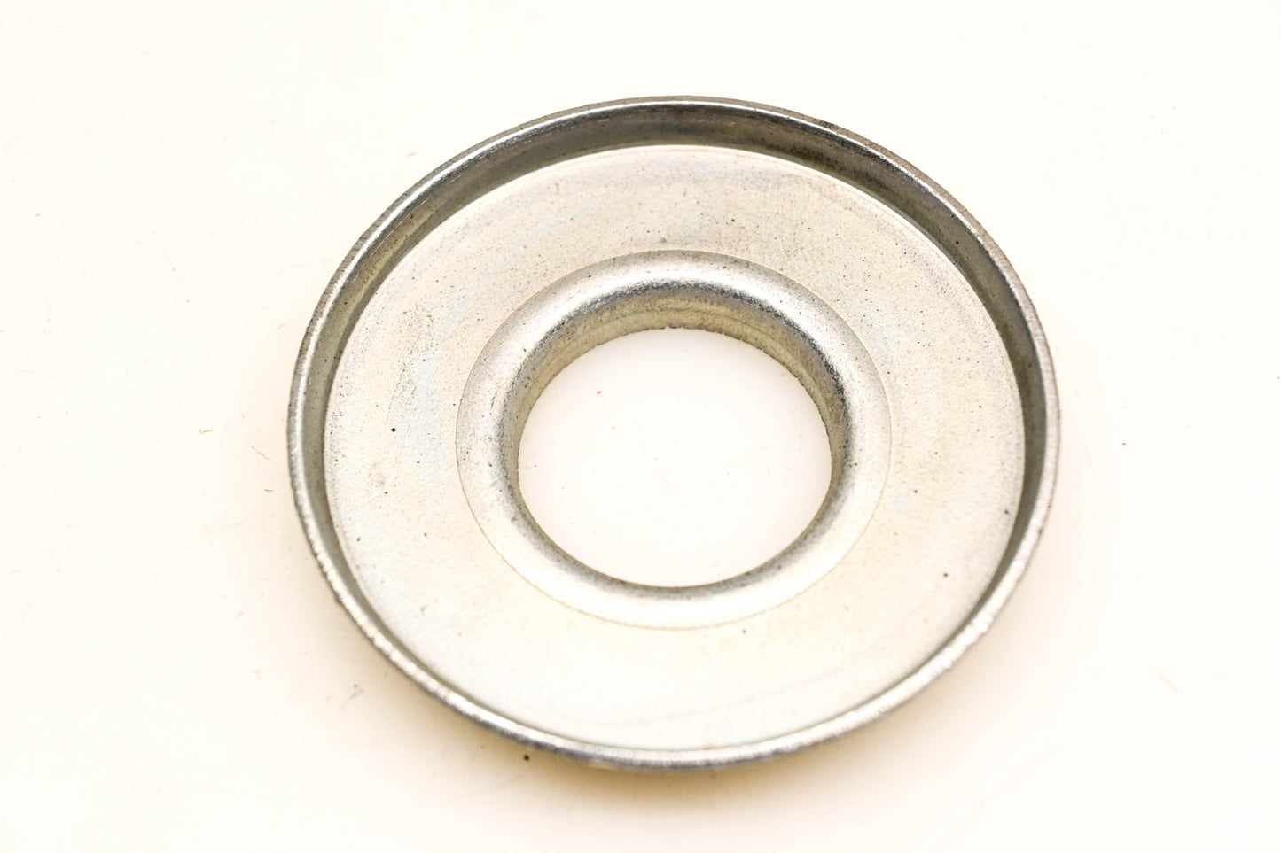 Renault 0026115847, 4103-26115847 Radiator Mount Cup for Mack NOS