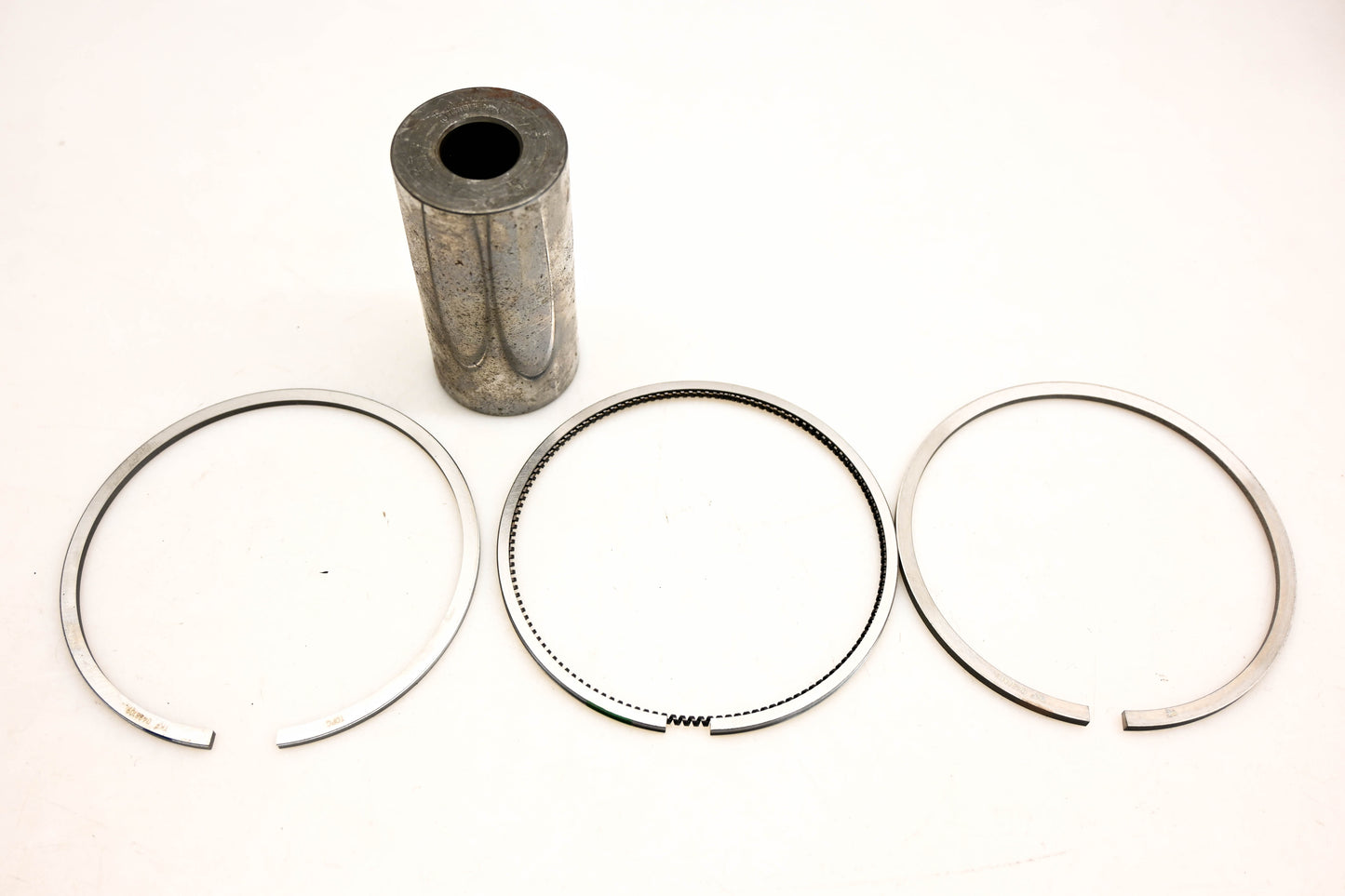 Renault 5000793682, 5000794237 Piston & Liner Kit NOS