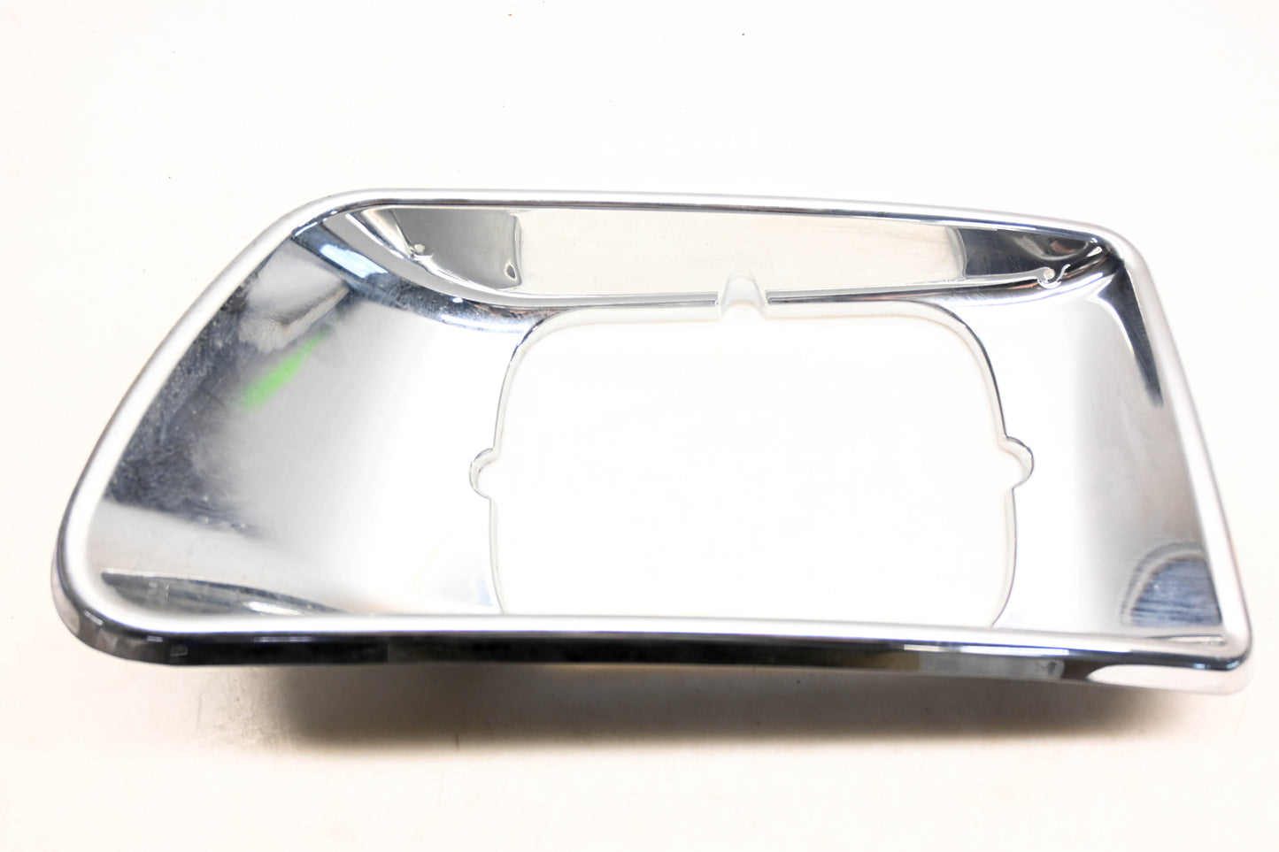 Kenworth L18-1002, 07785AA, 3010-001 Headlamp Bezel NOS