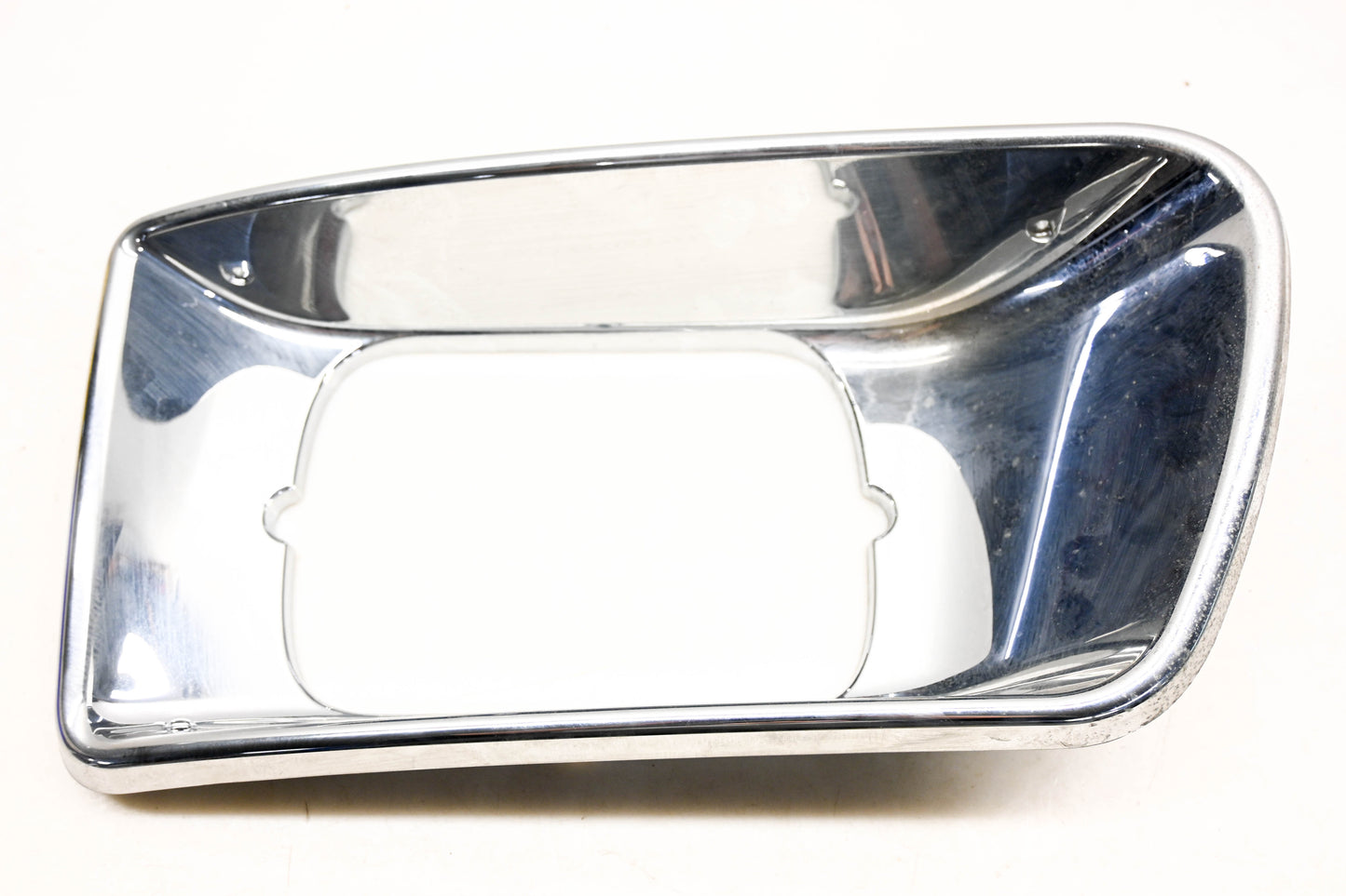Kenworth L18-1002, 07785AA, 3010-001 Headlamp Bezel NOS