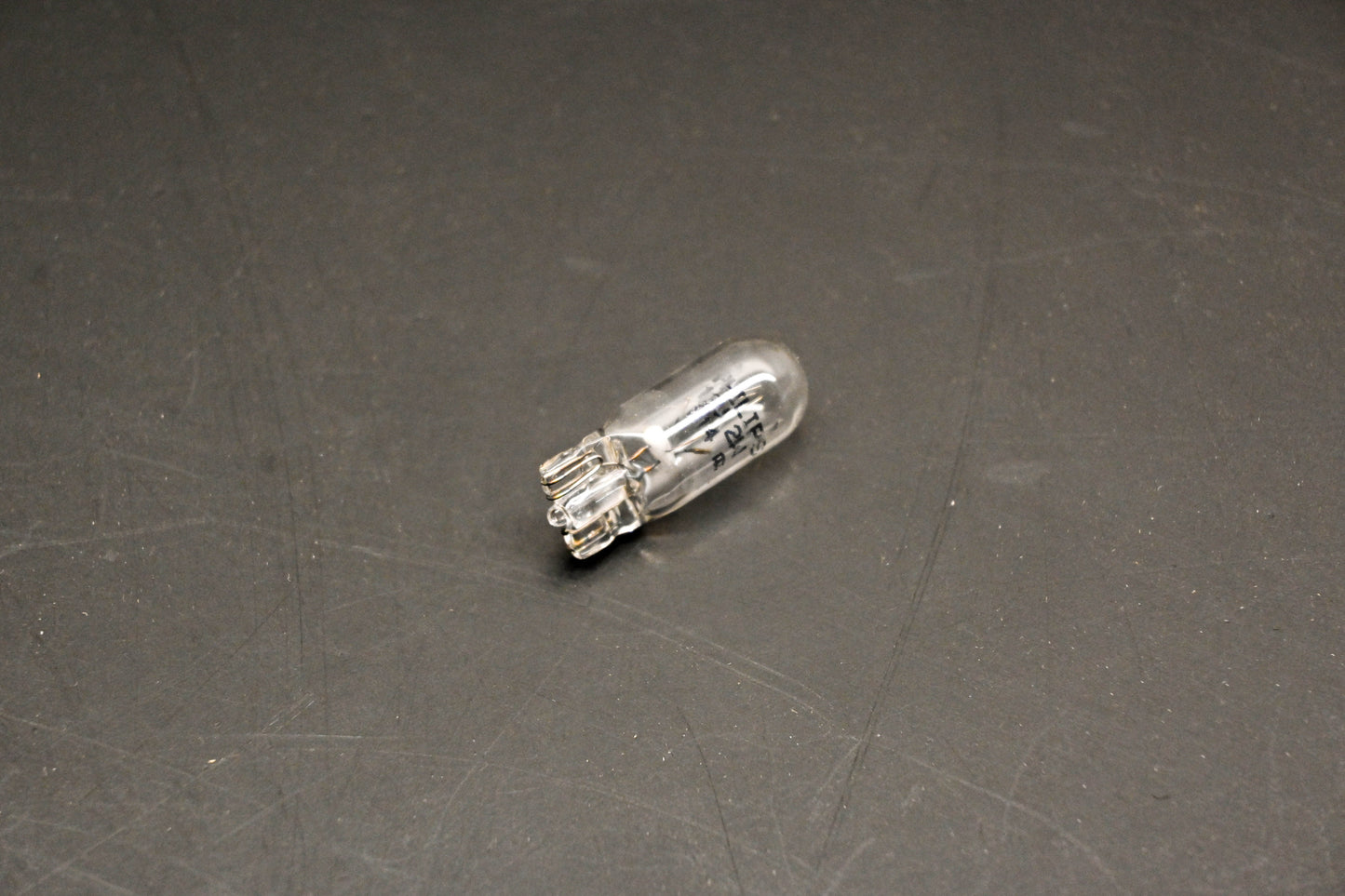 Mack 4103-7703097185, 7703097185 Renault 12V 2W Bulb NOS