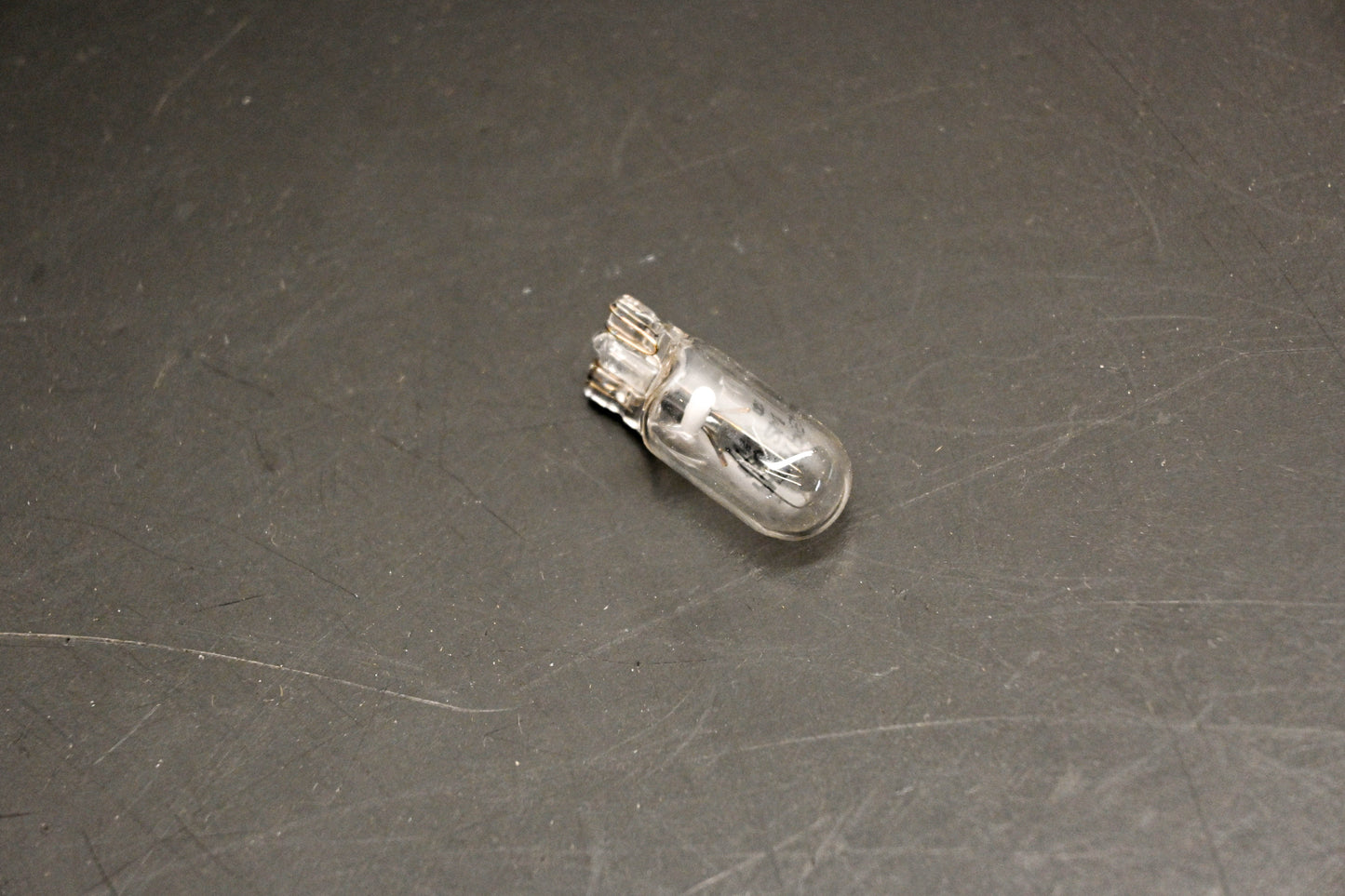 Mack 4103-7703097185, 7703097185 Renault 12V 2W Bulb NOS