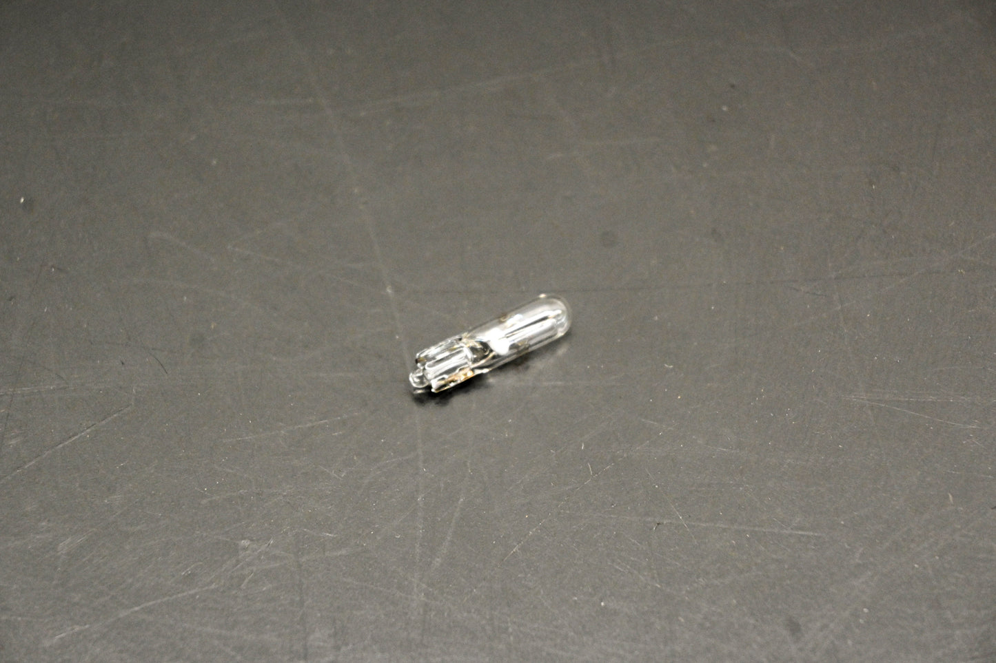 Mack 4103-7703097184, 7703097184 Renault 12v 1,2w W2x4,6D Bulb NOS