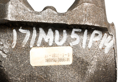 Mack 171MU51P14, 6-4-7181-1X, M200205250024 Differential Yoke NOS