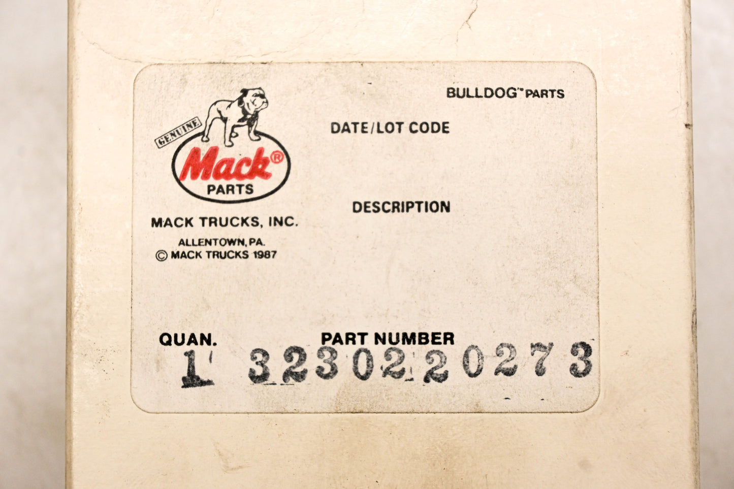 Mack 3230-220273, 3230220273 Insulator NOS