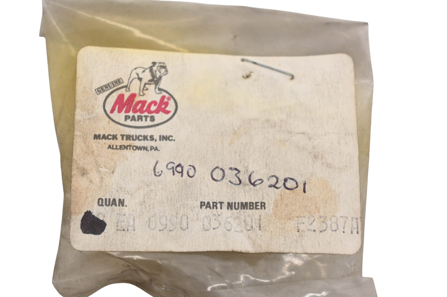 Mack 6990-036201, 6990036201 Vent Plug NOS