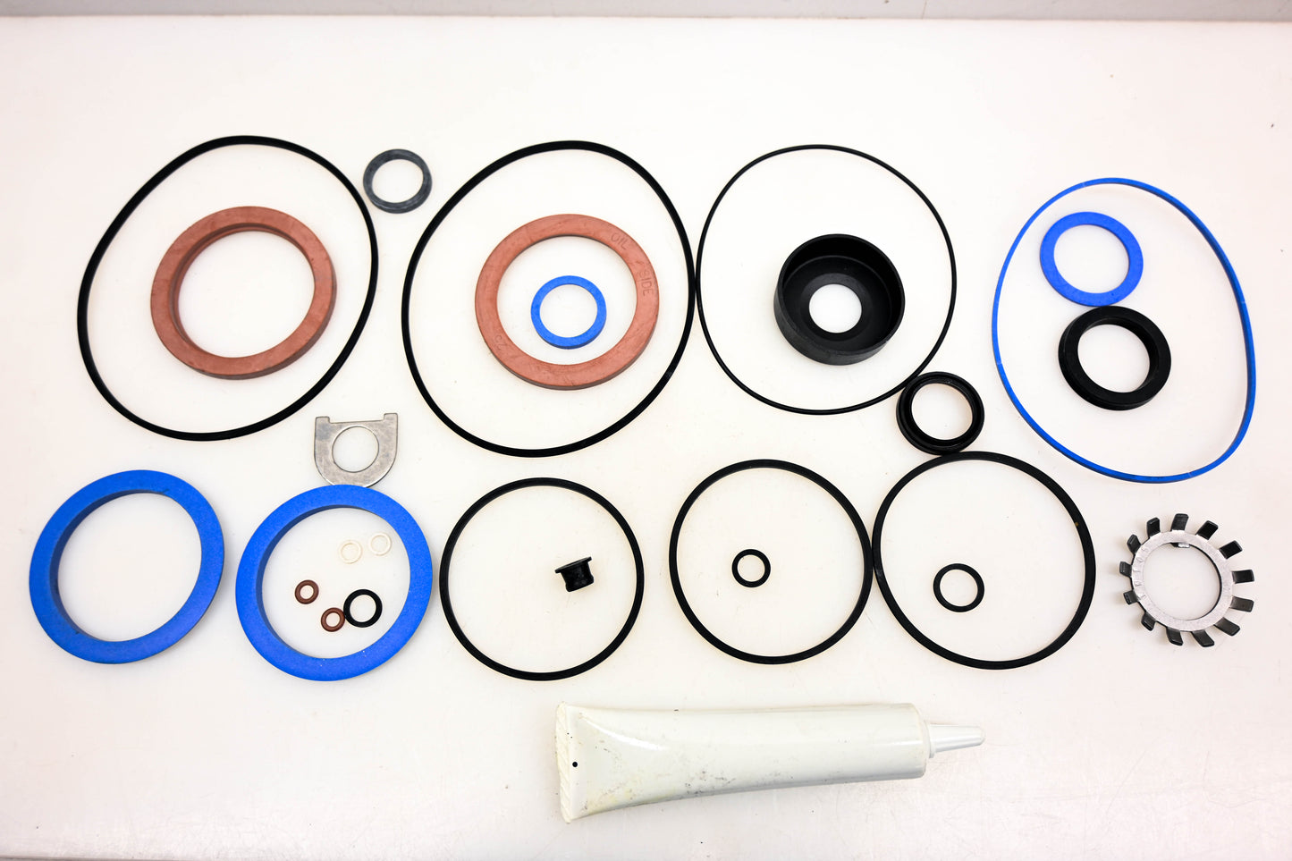 Mack 6990-HF640000 Steering Box Seal Kit NOS