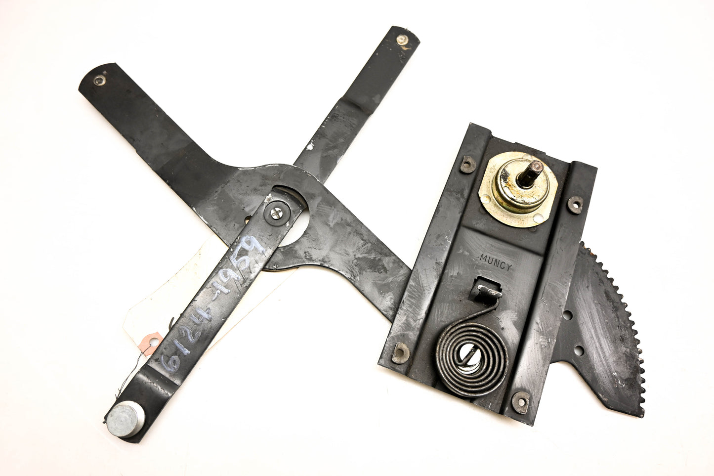 Mack 6124-1959 Muncy Window Regulator