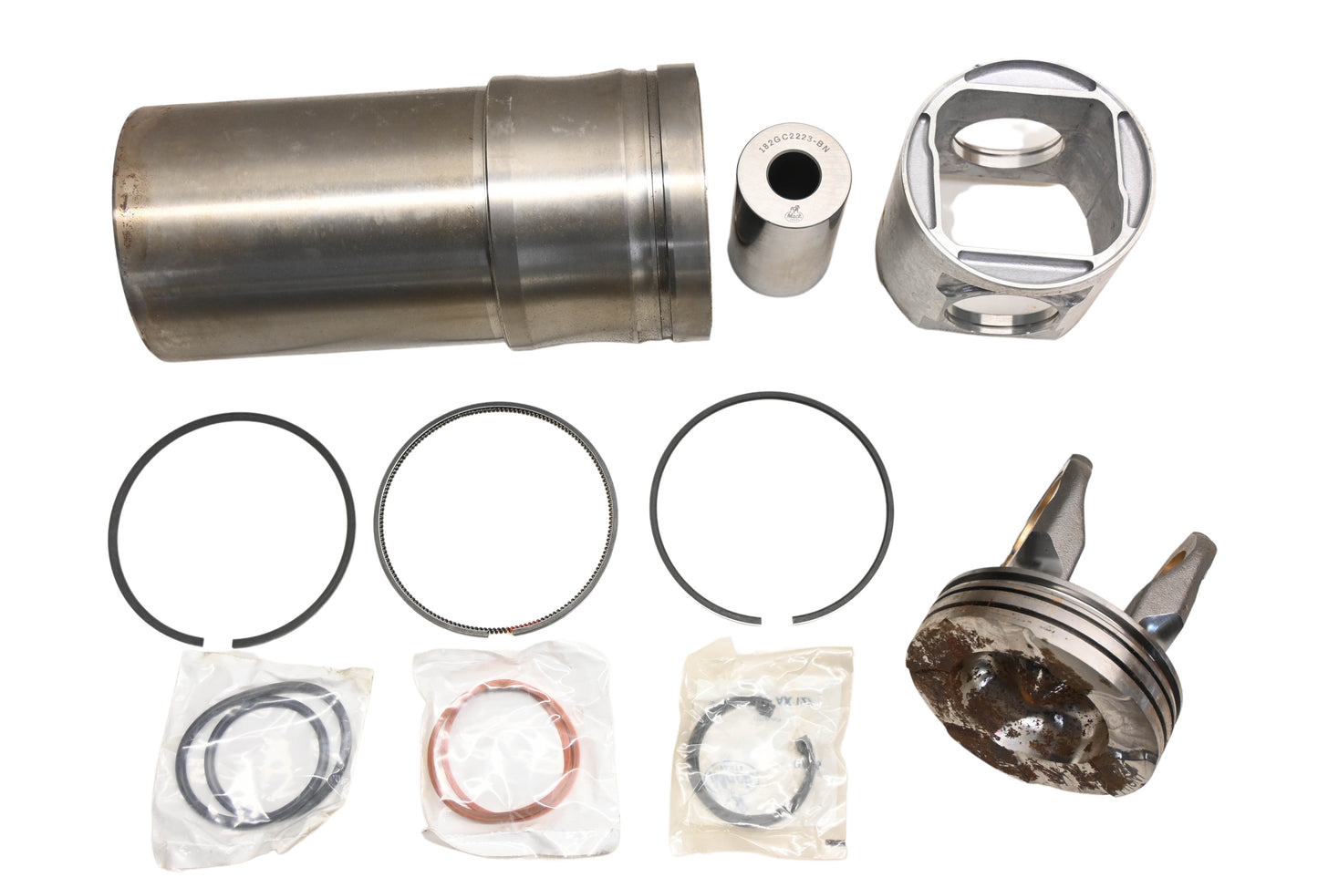 Mack 215SB217 Piston Cylinder Kit NOS