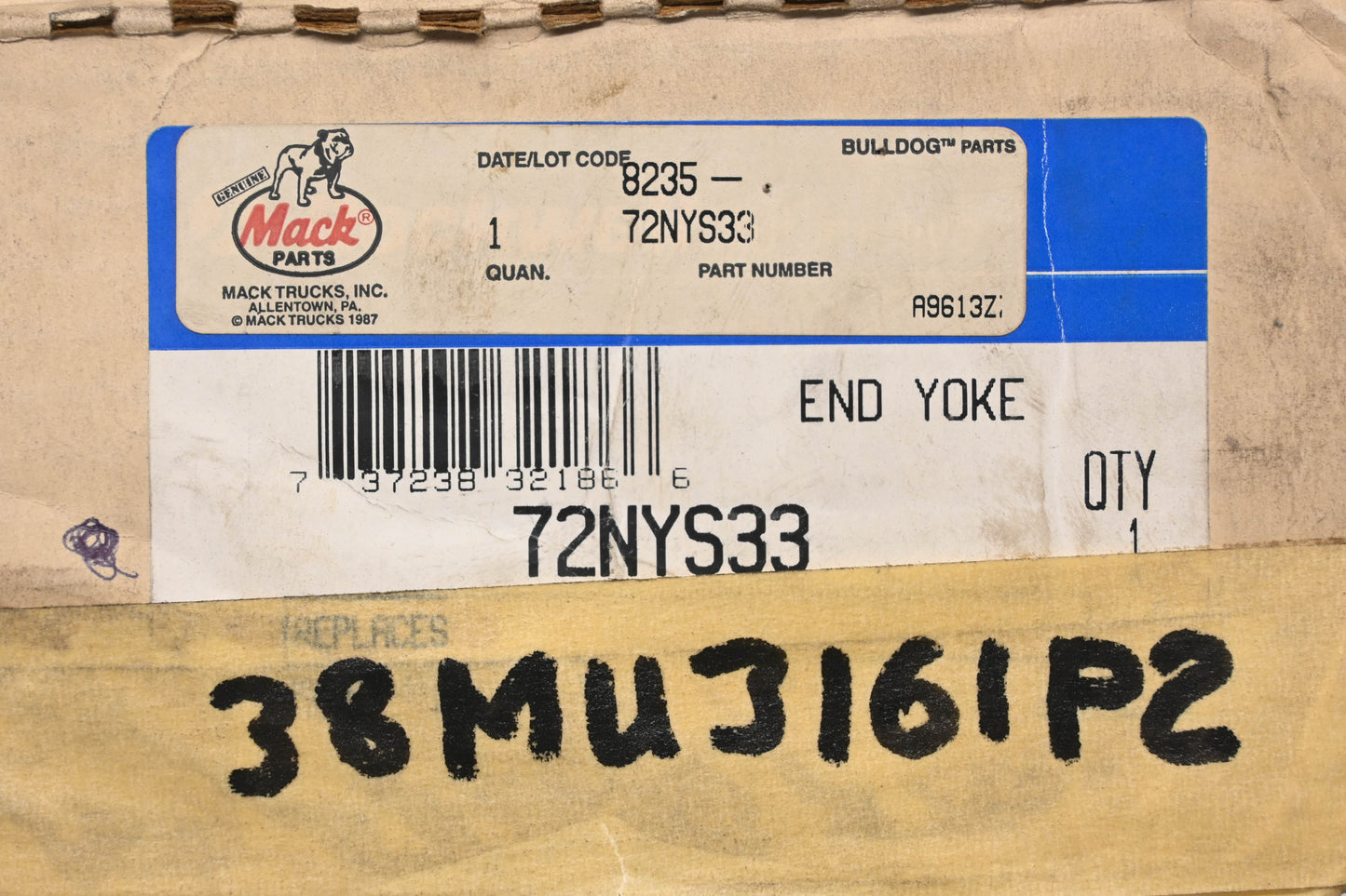 Mack 8235-72NYS33, 38MU3161P2, 72N94F Rockwell Yoke End NOS