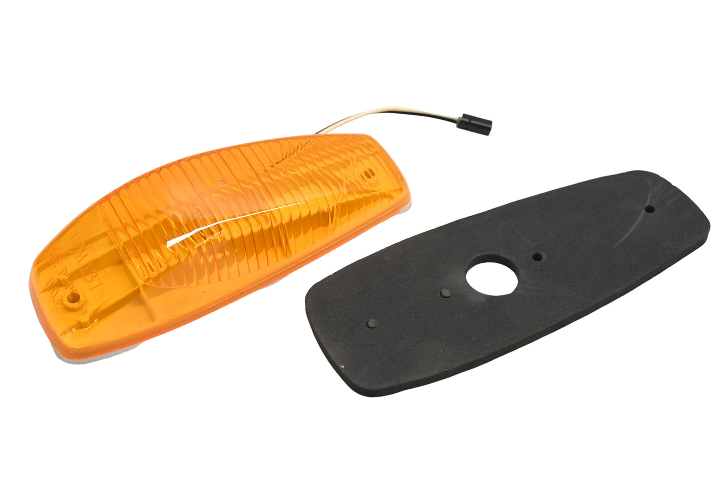 Mack 38M04105M , 1375 VSM Amber Cab Marker Lamp Kit NOS