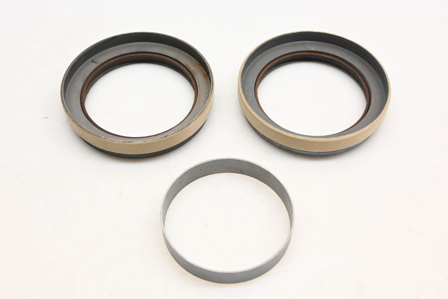 Trostel A69794K, 390-9099, 7843-392-9099 Axle Hub Seals & Sleeve NOS