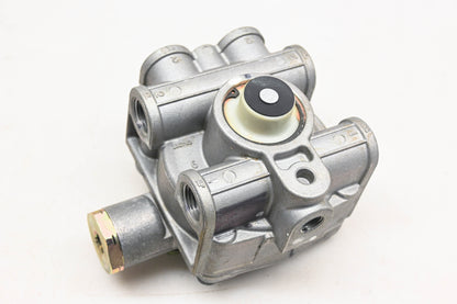 Mack 745-25174366, 25174366 Bendix R-14 Relay Valve NOS