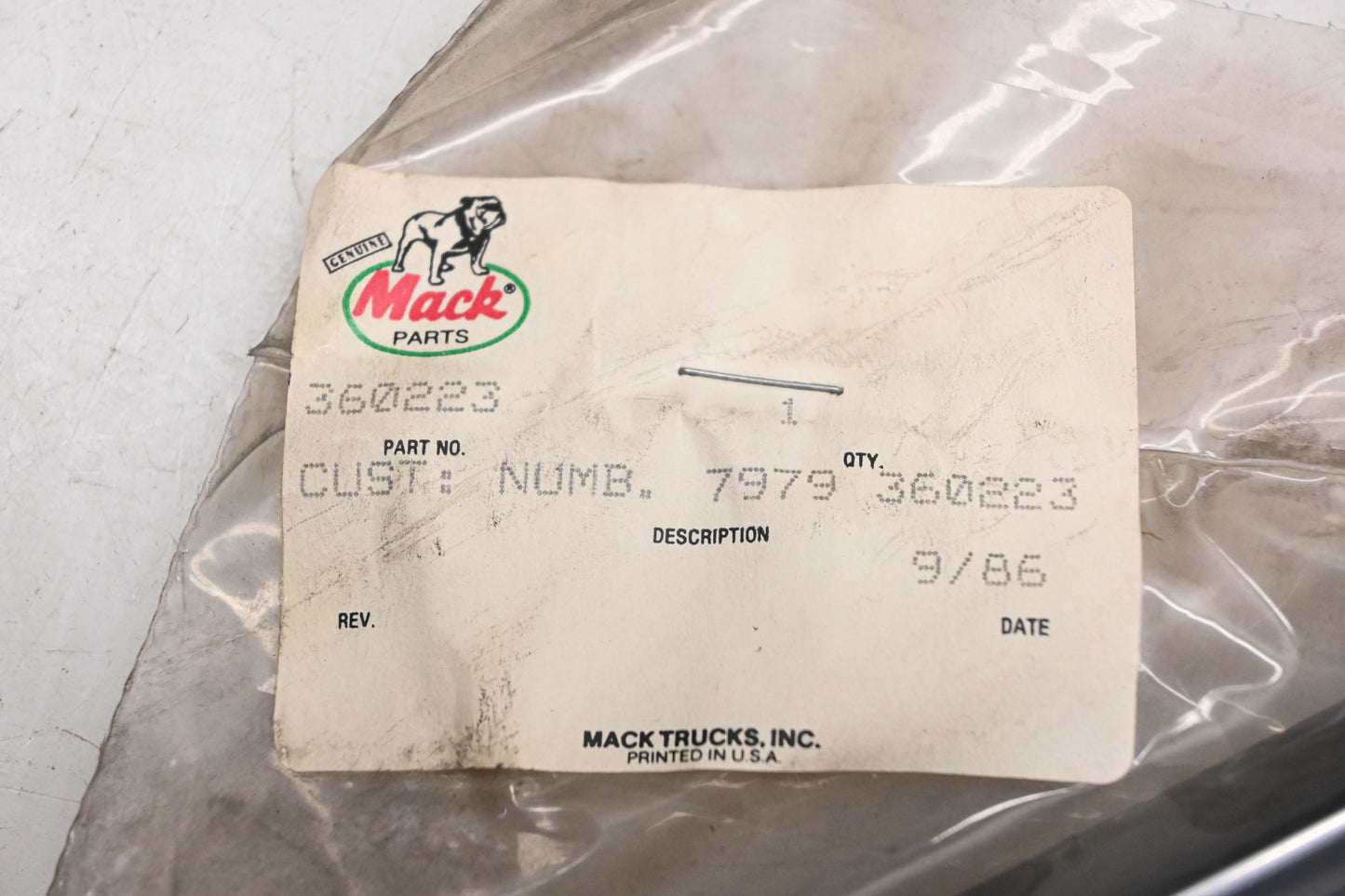 Mack 7979-360223, 360223 Louver Vent NOS