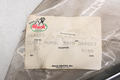 Mack 7979-360223, 360223 Louver Vent NOS