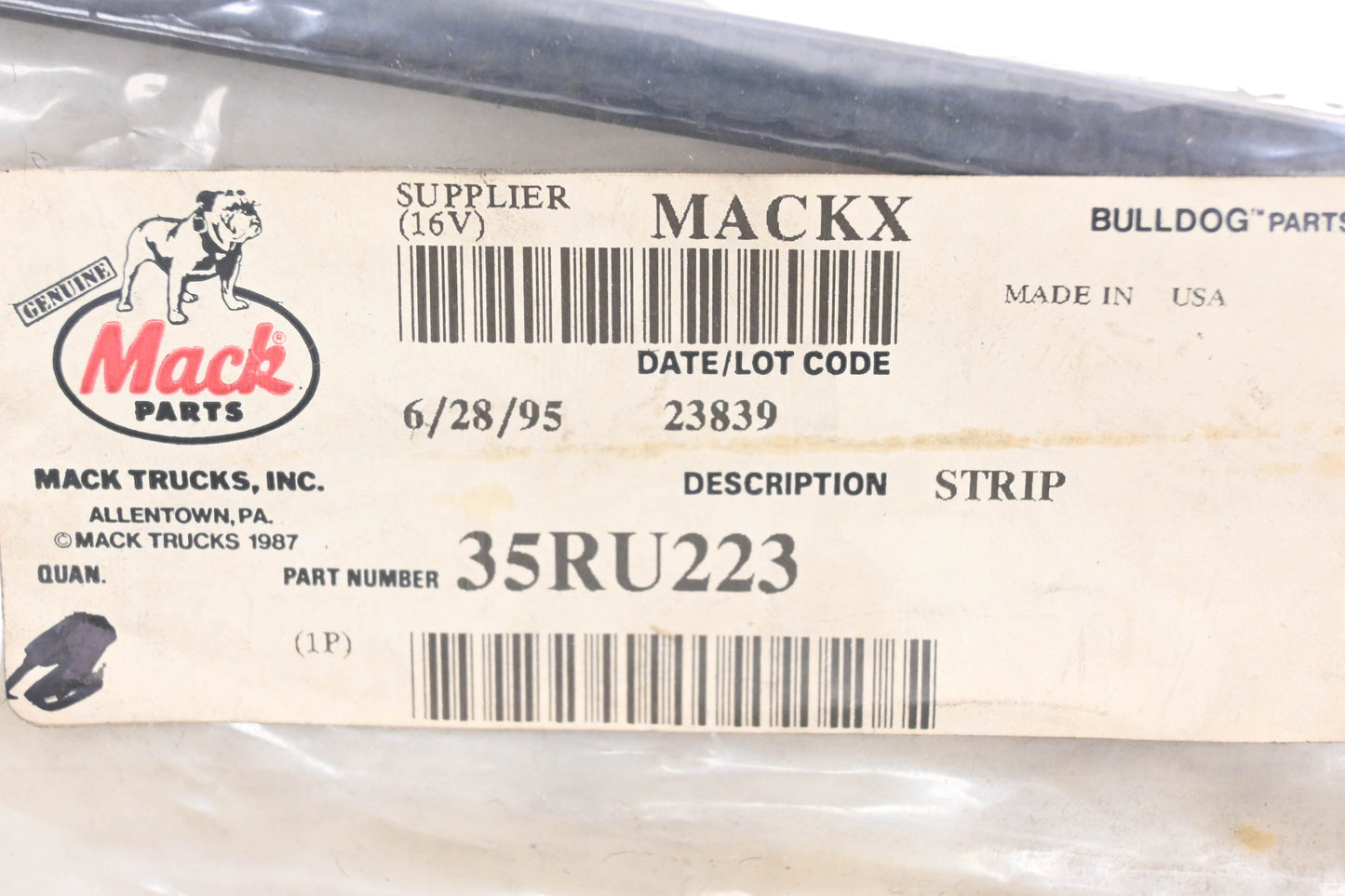Mack 35RU223 Lefthand Weatherstrip NOS