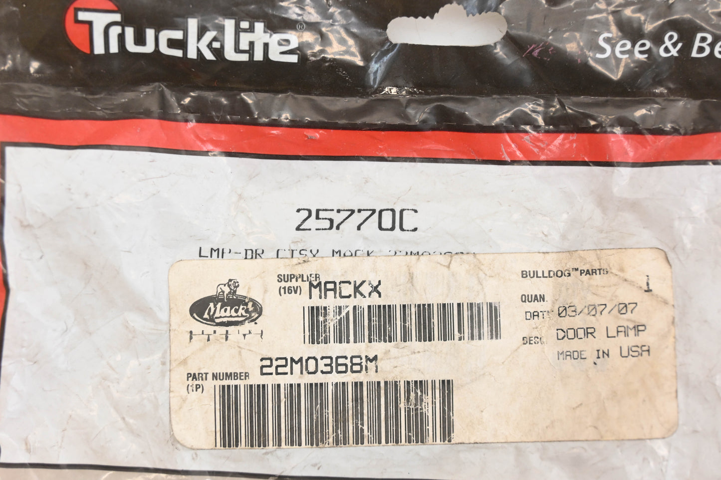 Mack 22MO368M, 25770C, 25130480 Truck-Lite Door Lamp NOS