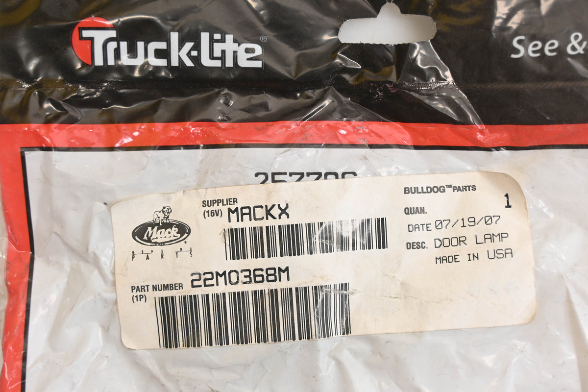 Mack 22MO368M, 25770C, 25130480 Truck-Lite Door Lamp Assembly NOS
