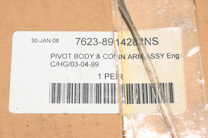 Mack 7623-8914282NS, 25043873 Righthand Wiper Pivot Arm Kit NOS