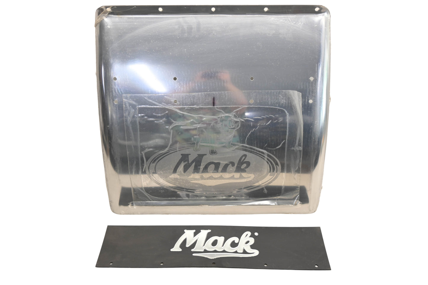 Mack 6734-SM100B2XN Quarter Panel Fender Kit NOS