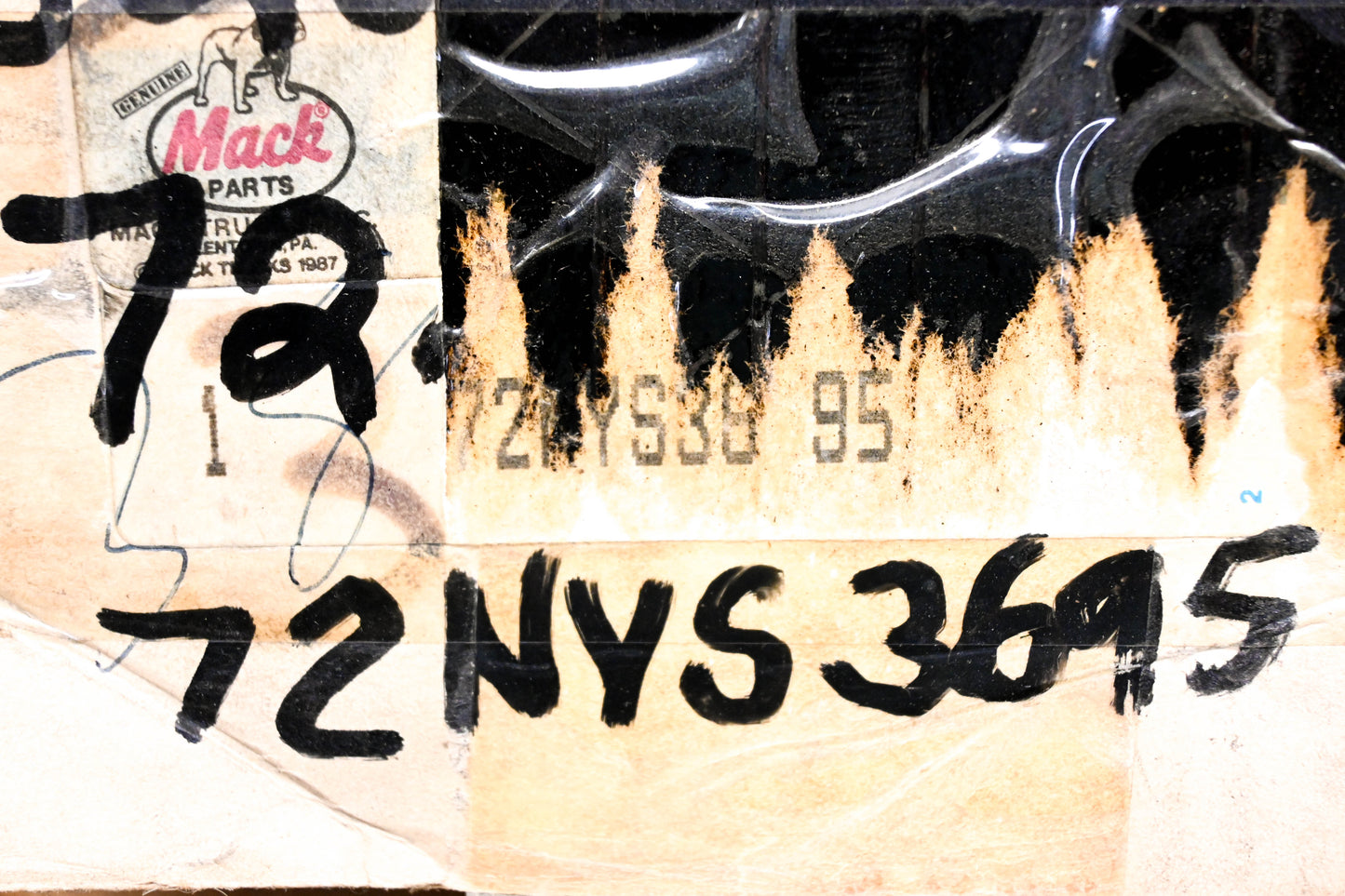 Mack 72NYS3695, 8235-72NYS3695, 72N30F Rockwell End Yoke NOS