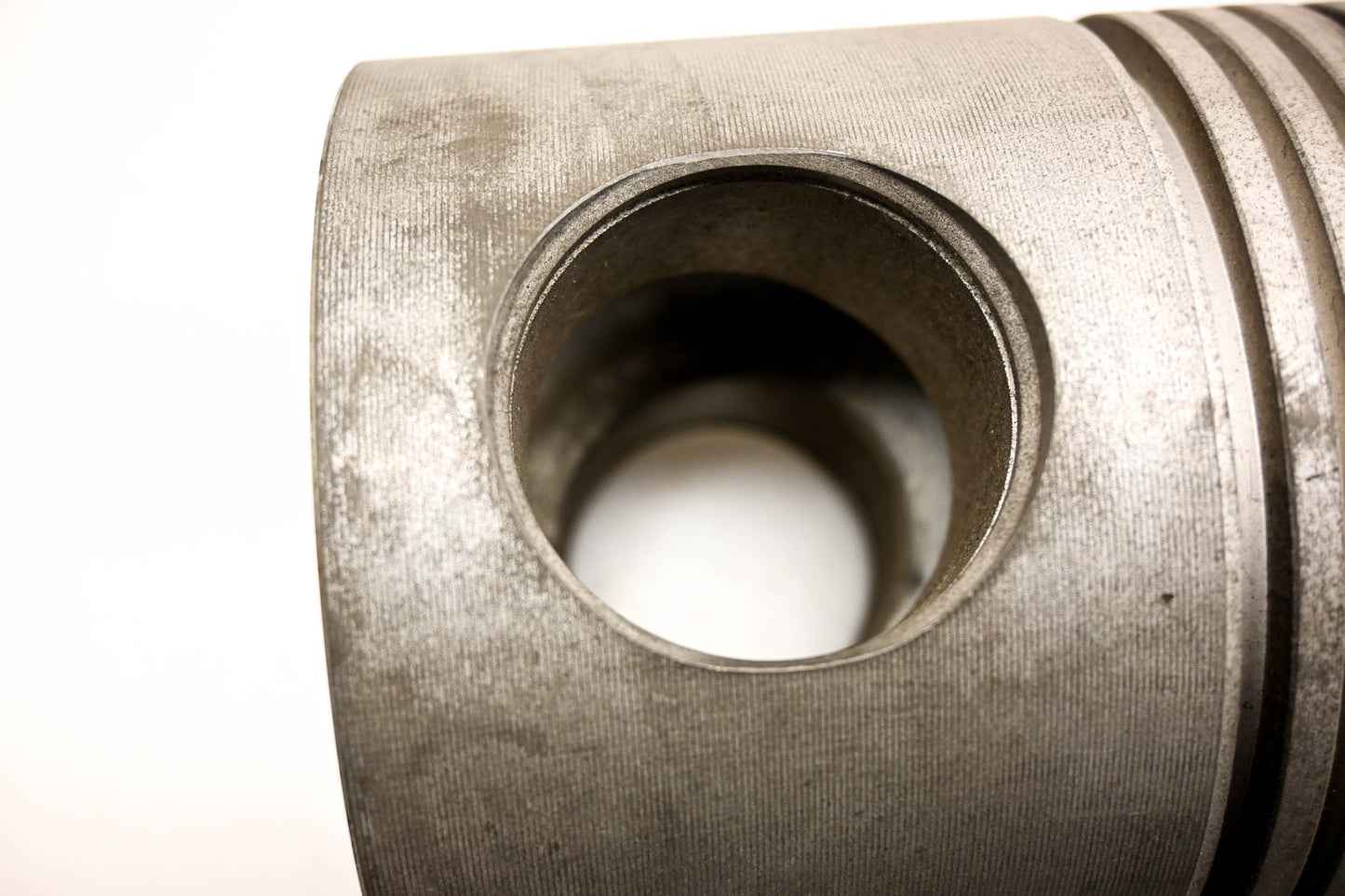 Mack 41334 B-1 D-14 Piston NOS
