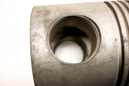 Mack 41334 B-1 D-14 Piston NOS