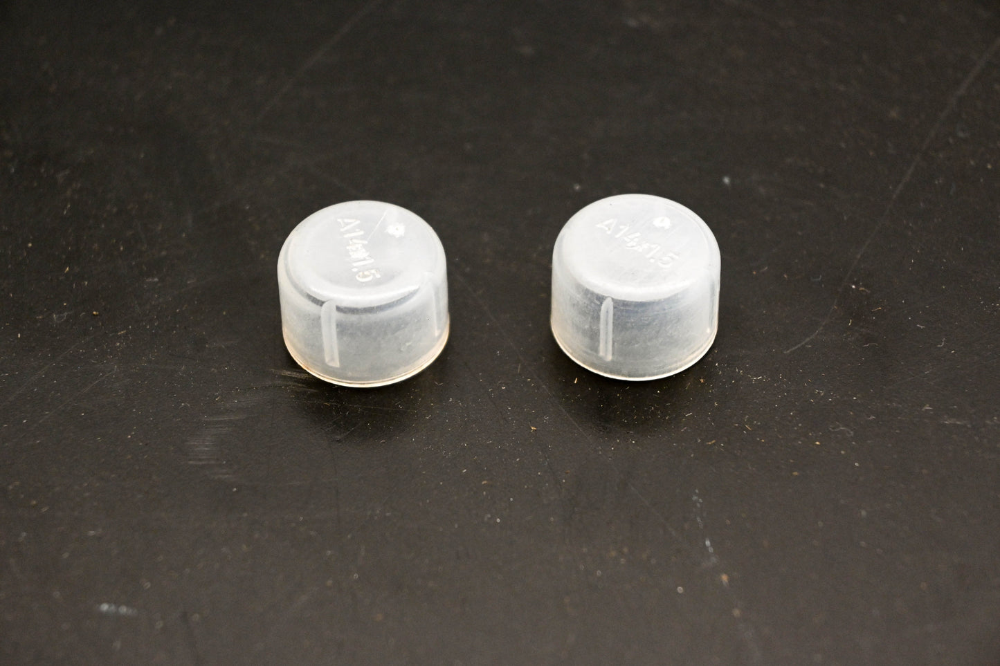 Mack 935-1410508010 Caps Qty 2 NOS
